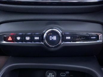 VOLVO C40 Twin Recharge 78kWh Ultimate SUV 5dr Electric Auto AWD (408 ps)