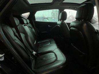HYUNDAI IX35 2.0 CRDi Premium SUV 5dr Diesel Auto 4WD Euro 5 (184 ps)