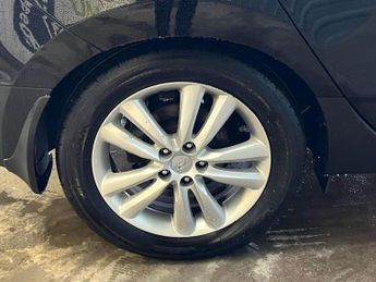 HYUNDAI IX35 2.0 CRDi Premium SUV 5dr Diesel Auto 4WD Euro 5 (184 ps)