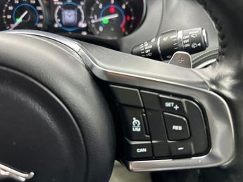 JAGUAR F-PACE 3.0 D300 V6 S SUV 5dr Diesel Auto AWD Euro 6 (s/s) (300 ps)