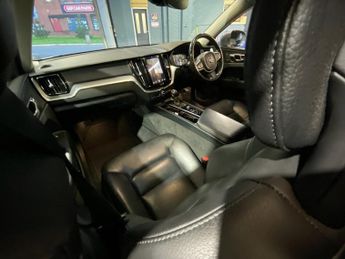 VOLVO XC60 2.0 D4 Momentum Pro SUV 5dr Diesel Auto AWD Euro 6 (s/s) (190 ps