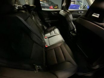 VOLVO XC60 2.0 D4 Momentum Pro SUV 5dr Diesel Auto AWD Euro 6 (s/s) (190 ps