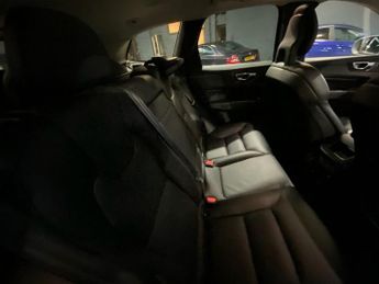 VOLVO XC60 2.0 D4 Momentum Pro SUV 5dr Diesel Auto AWD Euro 6 (s/s) (190 ps