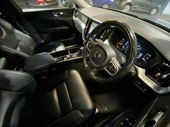 VOLVO XC60 2.0 D4 Momentum Pro SUV 5dr Diesel Auto AWD Euro 6 (s/s) (190 ps