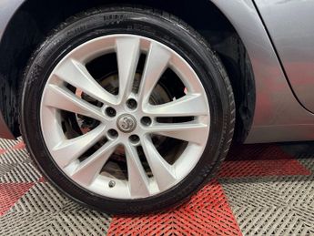 VAUXHALL ZAFIRA TOURER 1.4i Turbo SRi Nav MPV 5dr Petrol Auto Euro 6 (140 ps)