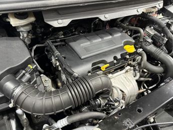 VAUXHALL ZAFIRA TOURER 1.4i Turbo SRi Nav MPV 5dr Petrol Auto Euro 6 (140 ps)