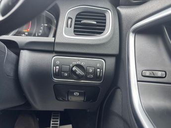 VOLVO S60 2.0 T4 R-Design Nav Saloon 4dr Petrol Auto Euro 6 (s/s) (190 ps)