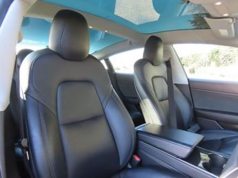 TESLA Model 3 Standard Range Plus Auto RWD 4dr