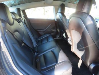 TESLA Model 3 Standard Range Plus Auto RWD 4dr