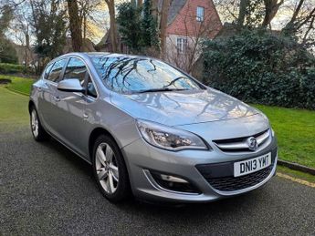 Vauxhall Astra 1.6 16v SRi Hatchback 5dr Petrol Manual Euro 5 (115 ps)