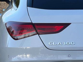MERCEDES-BENZ CLA 1.3 CLA 180 AMG Line Premium+ Night Edition A 5dr