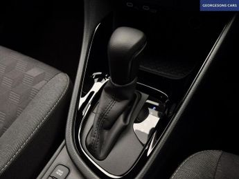 TOYOTA YARIS 1.5 VVT-h Design Hatchback 5dr Petrol Hybrid E-CVT Euro 6 (s/s) 