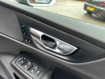 VOLVO V60 CROSS COUNTRY 2.0 D4 Plus Estate 5dr Diesel Auto AWD Euro 6 (s/s) (190 ps)