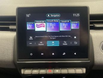 RENAULT CLIO 1.6 E-TECH evolution Hatchback 5dr Petrol Hybrid Auto Euro 6 (s/