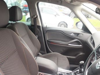 VAUXHALL ZAFIRA TOURER 1.4i Turbo SE MPV 5dr Petrol Auto Euro 6 (140 ps)