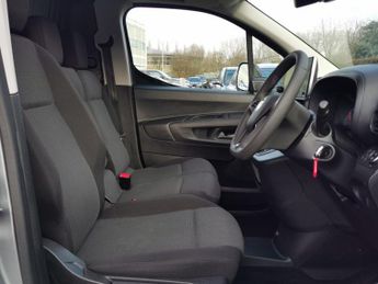 VAUXHALL Combo Electric 2300 50kWh Pro Panel Van 6dr Electric Auto L2 (7.4kW Charger) (1