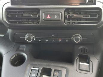 VAUXHALL Combo Electric 2300 50kWh Pro Panel Van 6dr Electric Auto L2 (7.4kW Charger) (1