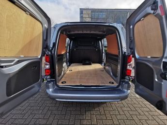 VAUXHALL Combo Electric 2300 50kWh Pro Panel Van 6dr Electric Auto L2 (7.4kW Charger) (1