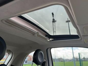 FIAT 500 1.2 Lounge Hatchback 3dr Petrol Dualogic Euro 4 (69 bhp)