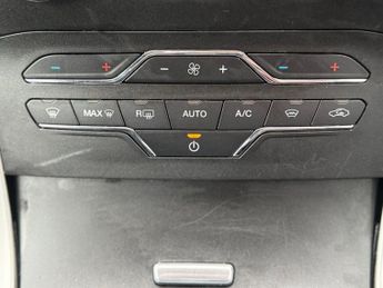 FORD S-MAX 2.0 TDCi Zetec MPV 5dr Diesel Powershift Euro 6 (s/s) (150 ps)