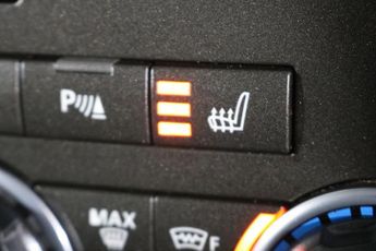 LAND ROVER DISCOVERY 4 3.0 SD V6 XS SUV 5dr Diesel Auto 4WD Euro 5 (s/s) (255 bhp)