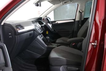 VOLKSWAGEN TIGUAN 2.0 TDI BlueMotion Tech SE SUV 5dr Diesel DSG Euro 6 (s/s) (150 