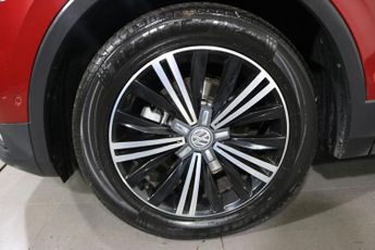 VOLKSWAGEN TIGUAN 2.0 TDI BlueMotion Tech SE SUV 5dr Diesel DSG Euro 6 (s/s) (150 