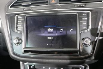 VOLKSWAGEN TIGUAN 2.0 TDI BlueMotion Tech SE SUV 5dr Diesel DSG Euro 6 (s/s) (150 
