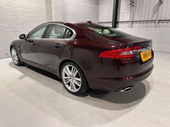 JAGUAR XF 3.0d V6 Portfolio Saloon 4dr Diesel Auto 8 Spd Euro 5 (240 ps)