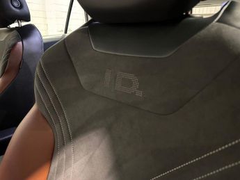 VOLKSWAGEN ID.4 Pro Performance 77kWh Life SUV 5dr Electric Auto (204 ps)