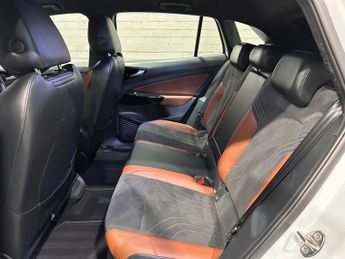 VOLKSWAGEN ID.4 Pro Performance 77kWh Life SUV 5dr Electric Auto (204 ps)