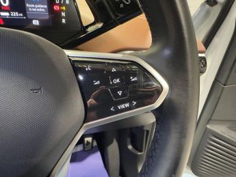 VOLKSWAGEN ID.4 Pro Performance 77kWh Life SUV 5dr Electric Auto (204 ps)