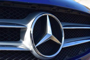 MERCEDES-BENZ C-CLASS BANK HOLIDAY SPECIAL 2.1 C220d AMG Line Saloon 4dr Diesel G-Tron