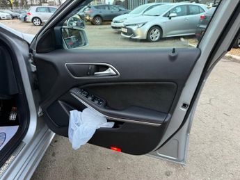 MERCEDES-BENZ A-CLASS 1.5 A180d AMG Line Hatchback 5dr Diesel 7G-DCT Euro 6 (s/s) (109