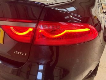 JAGUAR XF 2.0d R-Sport Saloon 4dr Diesel Auto Euro 6 (s/s) (180 ps)