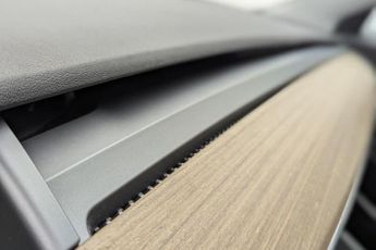 TESLA Model 3 (Dual Motor) Long Range Saloon 4dr Electric Auto 4WDE (346 ps)