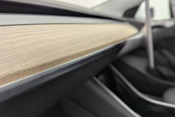 TESLA Model 3 (Dual Motor) Long Range Saloon 4dr Electric Auto 4WDE (346 ps)