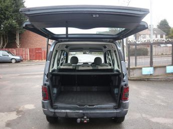 PEUGEOT PARTNER 2.0 HDi Escapade MPV 5dr Diesel Manual (152 g/km, 90 bhp)