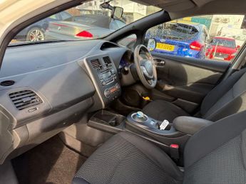 NISSAN LEAF 24kWh Visia Hatchback 5dr Electric Auto (109 bhp)