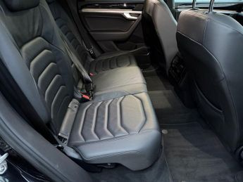 VOLKSWAGEN TOUAREG 3.0 TDI V6 R-Line SUV 5dr Diesel Tiptronic 4Motion Euro 6 (s/s)