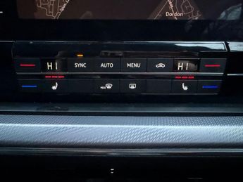 VOLKSWAGEN TOUAREG 3.0 TDI V6 R-Line SUV 5dr Diesel Tiptronic 4Motion Euro 6 (s/s)