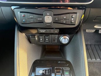 NISSAN LEAF 39kWh Tekna Hatchback 5dr Electric Auto (150 ps)