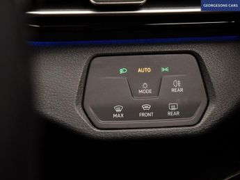 VOLKSWAGEN ID4 Pro Performance 77kWh Life SUV 5dr Electric Auto (204 ps)