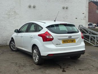 FORD FOCUS 1.6 Titanium Hatchback 5dr Petrol Powershift Euro 5 (125 ps)