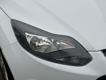 FORD FOCUS 1.6 Titanium Hatchback 5dr Petrol Powershift Euro 5 (125 ps)