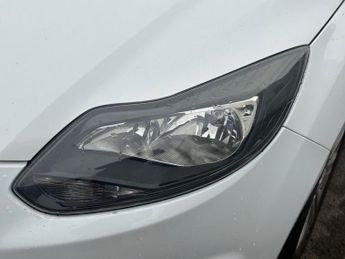 FORD FOCUS 1.6 Titanium Hatchback 5dr Petrol Powershift Euro 5 (125 ps)