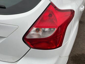 FORD FOCUS 1.6 Titanium Hatchback 5dr Petrol Powershift Euro 5 (125 ps)