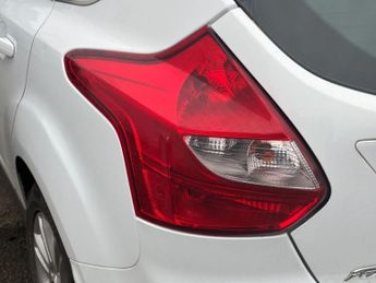 FORD FOCUS 1.6 Titanium Hatchback 5dr Petrol Powershift Euro 5 (125 ps)