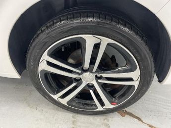 PEUGEOT 208 1.2 PureTech GT Line Hatchback 5dr Petrol Manual Euro 6 (s/s) (1