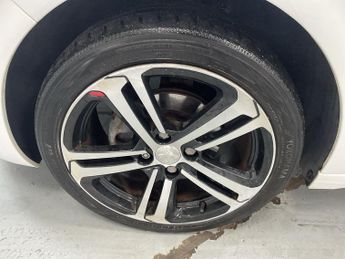 PEUGEOT 208 1.2 PureTech GT Line Hatchback 5dr Petrol Manual Euro 6 (s/s) (1